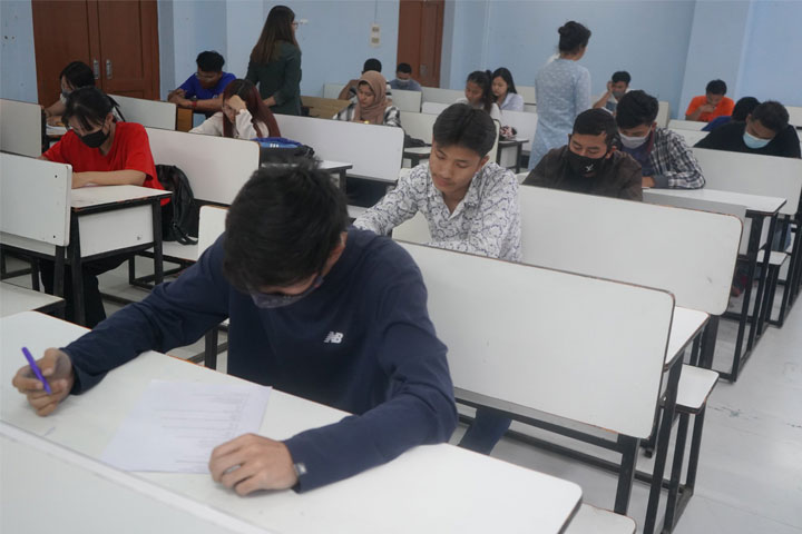 Read more about the article Technical Quiz Competition Organized By The Department Of Electronics And Communication Engineering